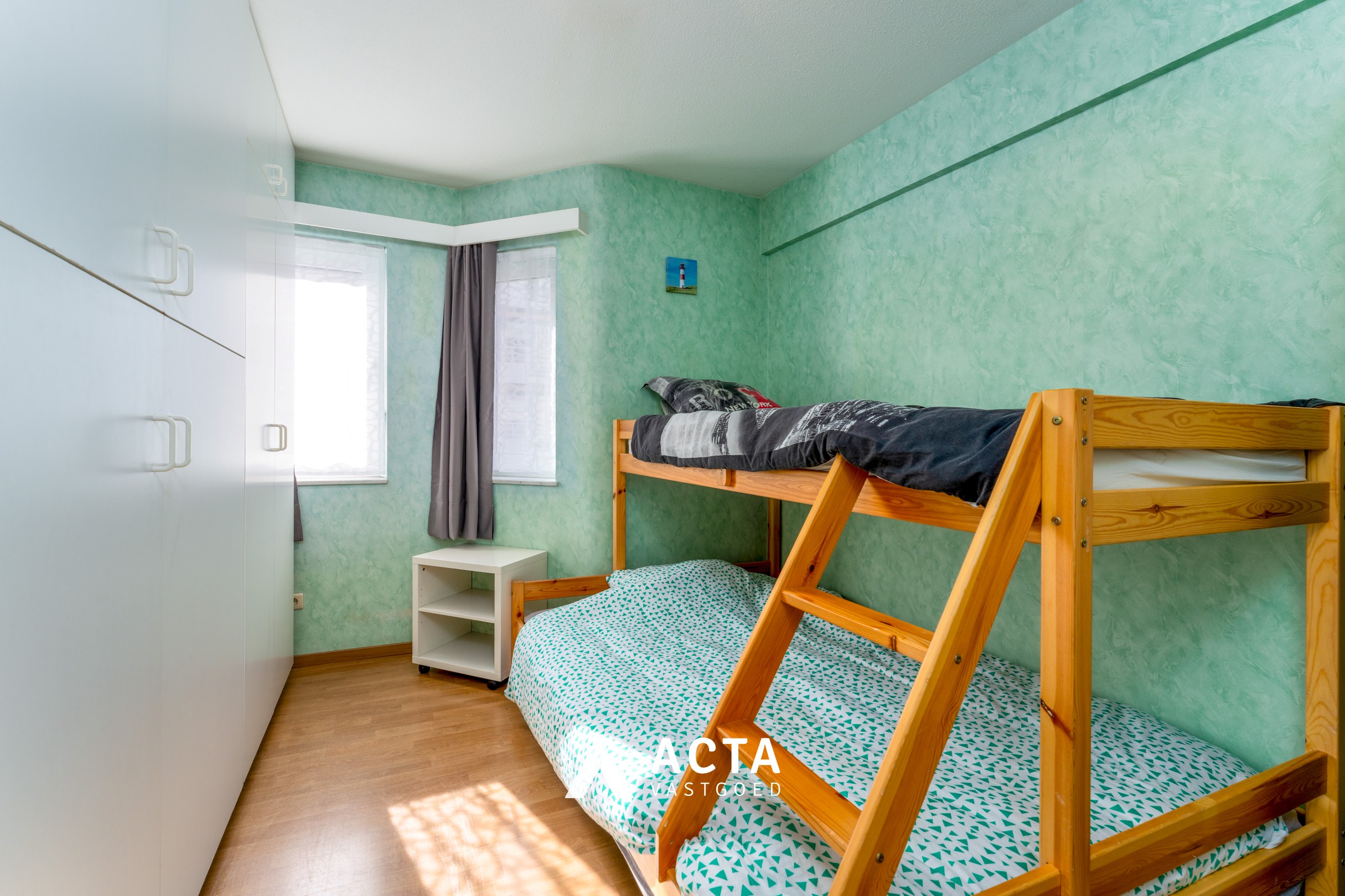 Instapklaar hoekappartement met twee slaapkamers in Mariakerke 