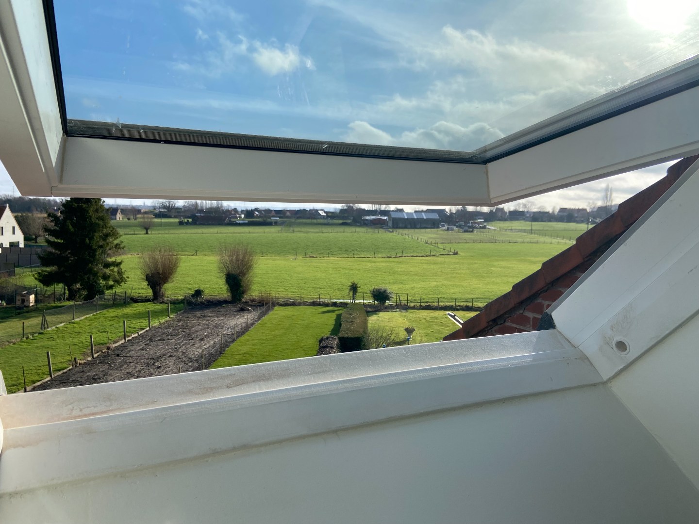 Volledig gerenoveerde centrumwoning in het hartje van Sint-Lodewijk op 442 m²! 