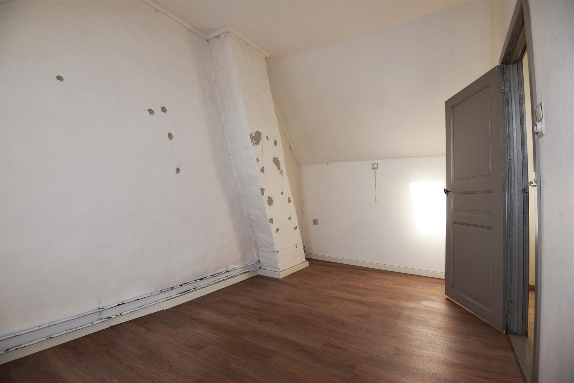 Half open bebouwing met 2 slaapkamers, tuin en garage te Maldegem. 