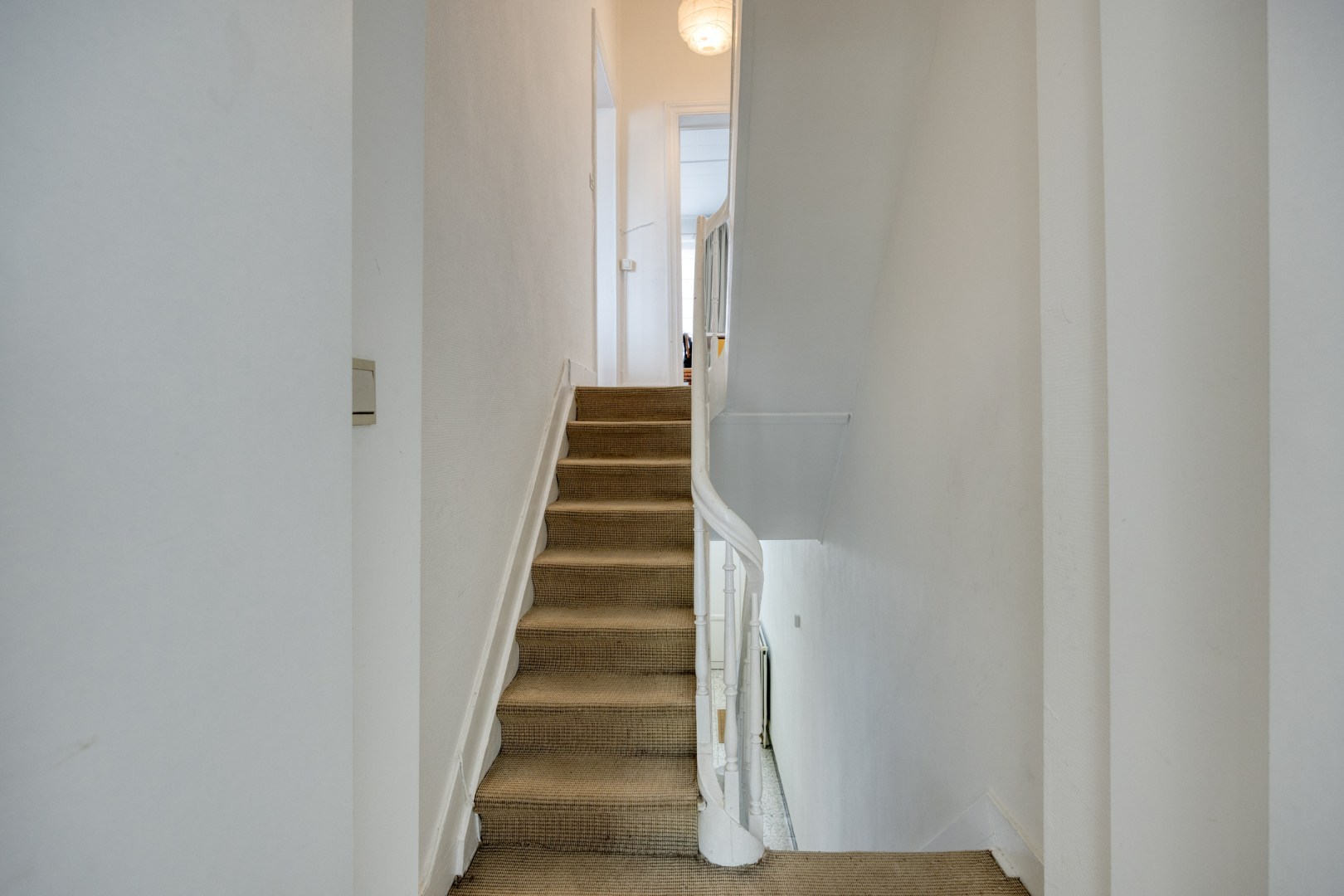 Ruime stadswoning met achteruitgang via Janseniusstraat met 4 slaapkamers, garage en tuin te Leuven- EPC 239kwh/m2 