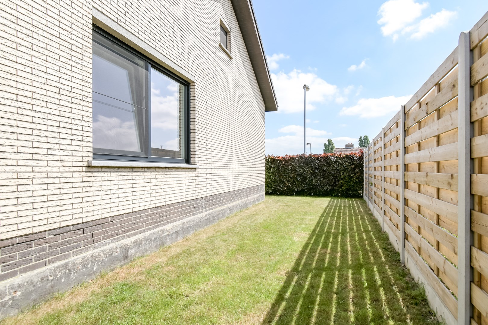 Licht en ruim wonen in Hooglede: instapklare woning! 